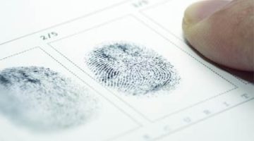 حلمت اني ابصم على ورقة