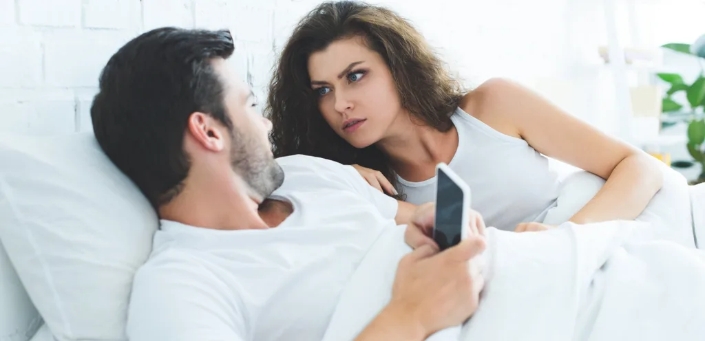 كيف اكتشف خيانة زوجي بالهاتف