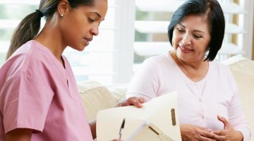 دور الأخصائي الاجتماعي في المجتمع