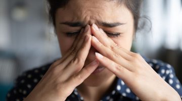 علاج نزول الدموع من العين وحدها