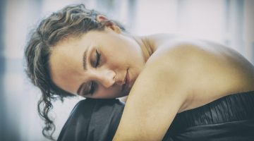 تفسير حلم ضرب الميت للحي بالعصا