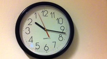 الساعة 22 يعني كم