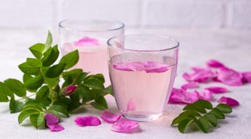 أضرار ماء الورد على الثدي