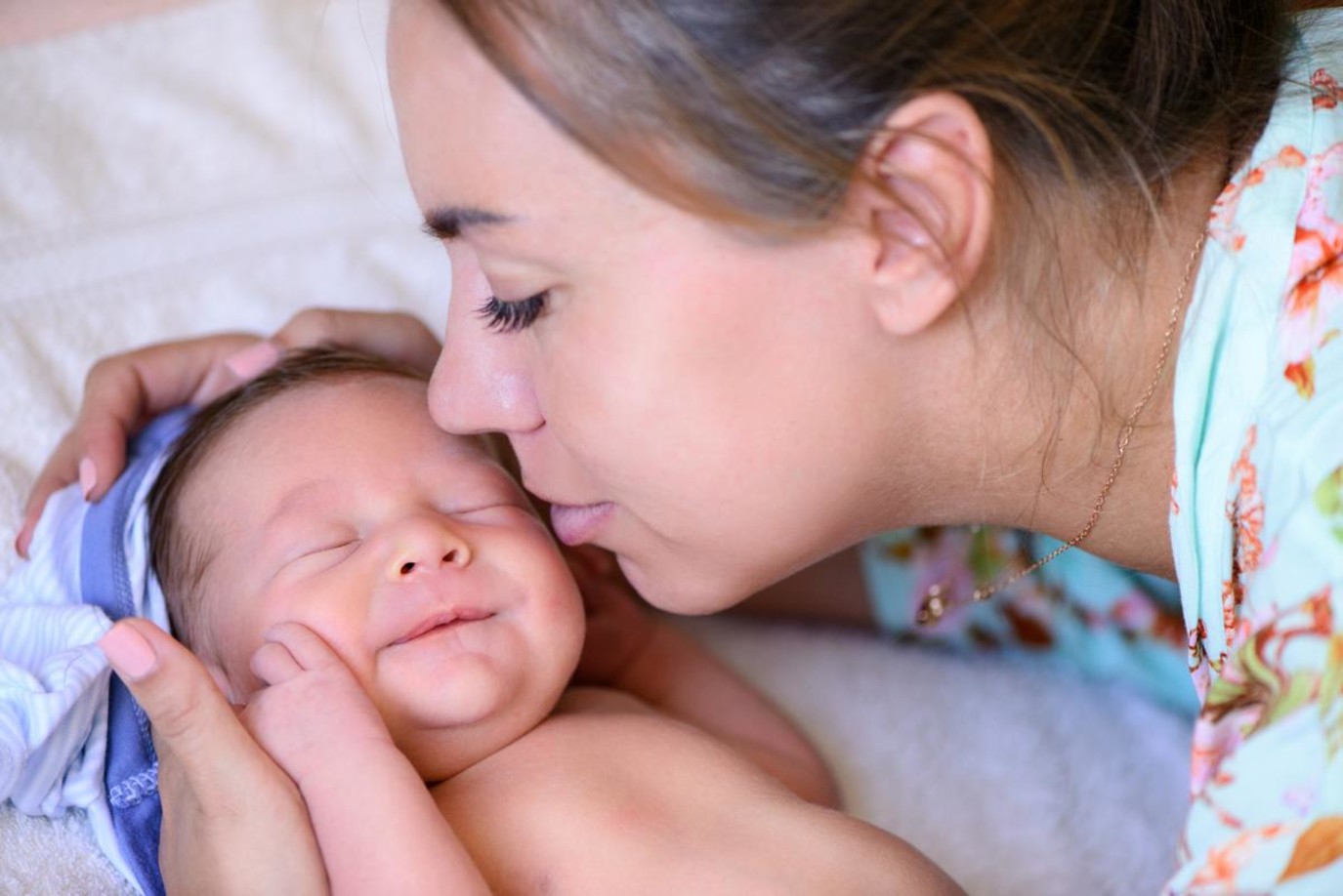 عدد رضعات الطفل في الشهر الثالث من الحليب الصناعي