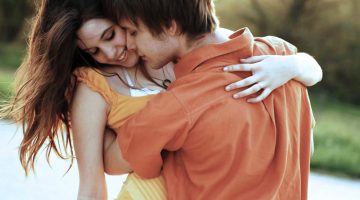 كتمان الحب عند الرجل