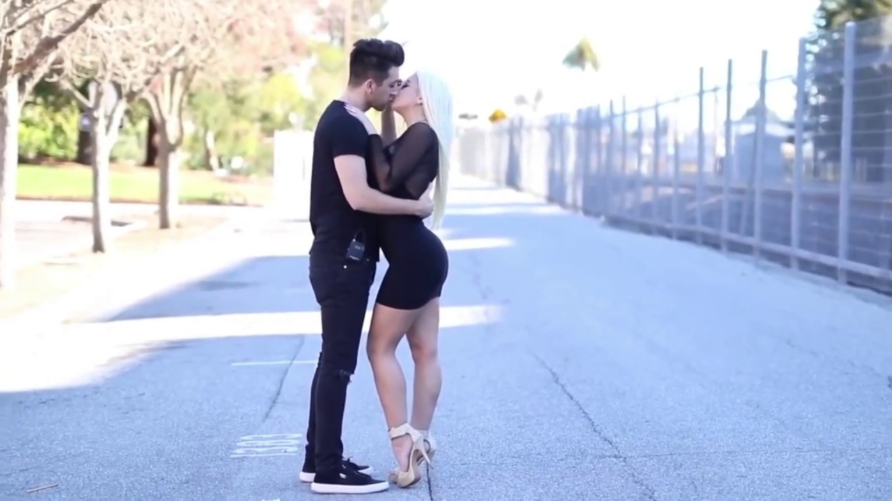 التقبيل في المنام للعزباء