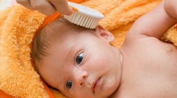 كيف أزيل قشرة رأس الرضيع