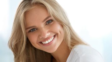 حكم عن الابتسامة والتفاؤل رغم الحزن