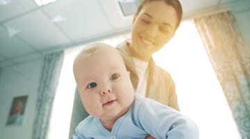 طفلي الرضيع كثير الحركة