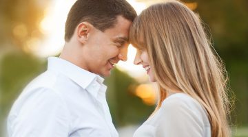 كيف تعرف أن الشخص الذي تحبه يبادلك نفس الشعور