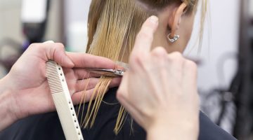 تفسير حلم قص الشعر من شخص قريب