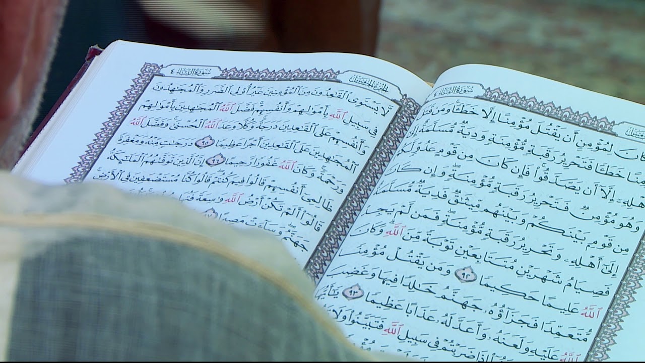 تفسير رؤية شخص ميت يقرأ القرآن في المنام