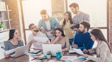 بحث عن العمل ضمن فريق