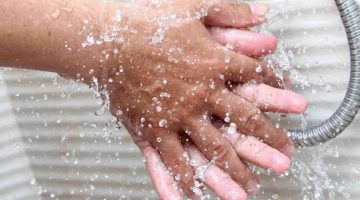 كيف كان يتوضأ الرسول صلى الله عليه وسلم