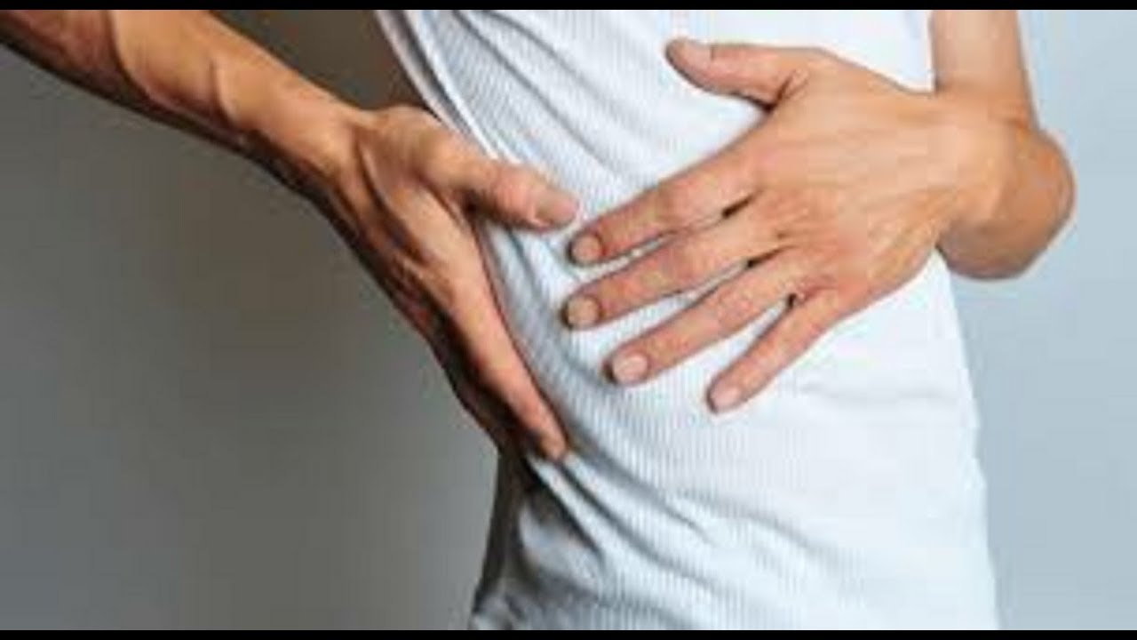 أسباب وأعراض آلام الجانب الأيمن من البطن و3 مشروبات طبيعية لعلاجه