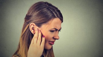 ما هي أعراض التهاب الأذن الوسطى