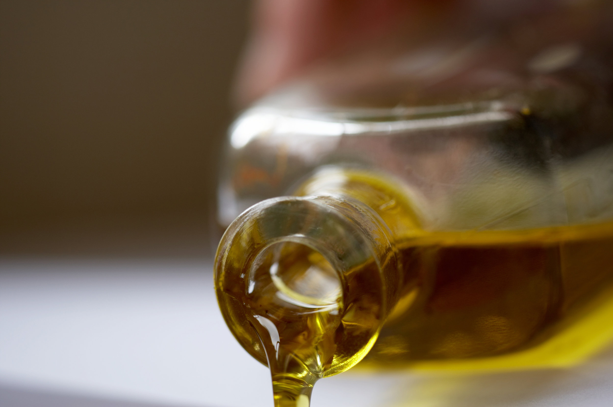 فوائد زيت الخروع للبطن