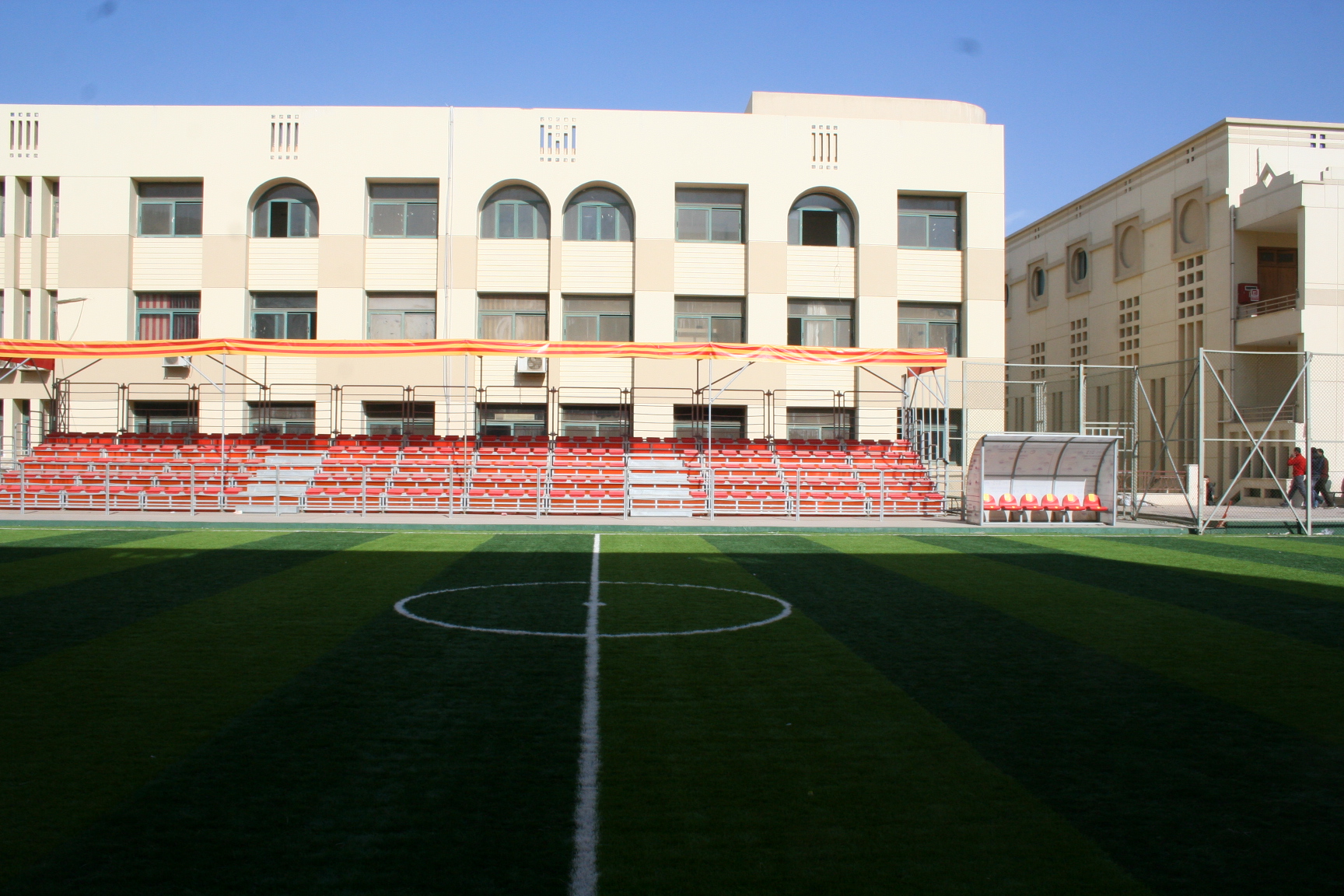 مميزات المعهد العالي للعلوم الإدارية