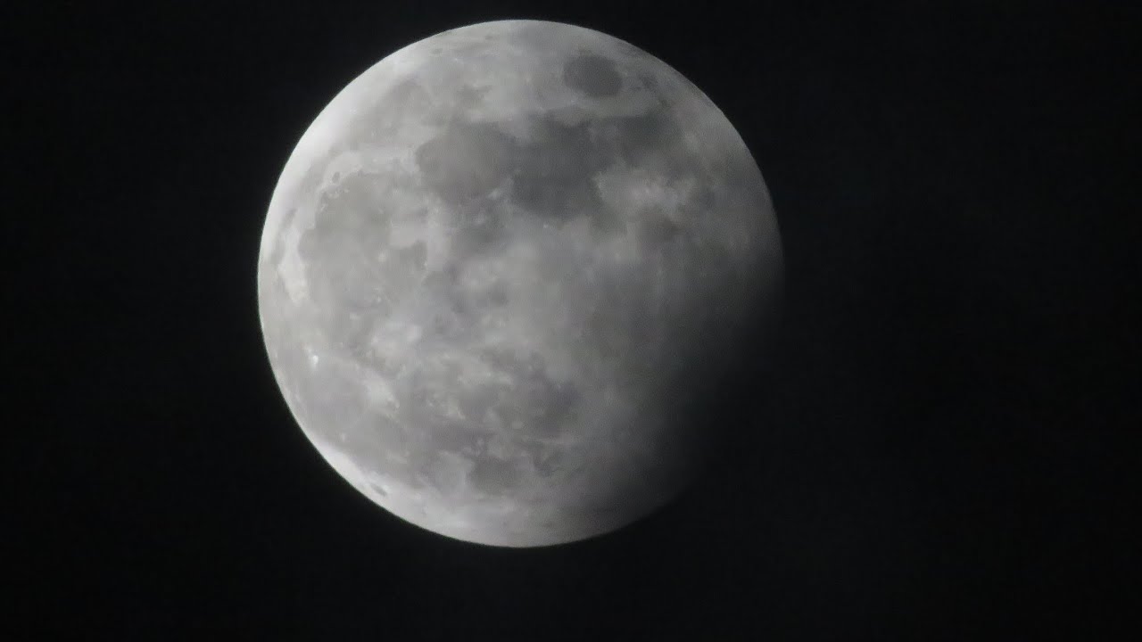 شرح خسوف القمر للأطفال