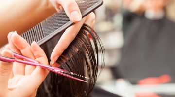 قص الشعر في المنام للعزباء من شخص تعرفه 