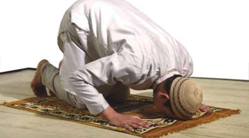 تفسير حلم الصلاة وراء شخص