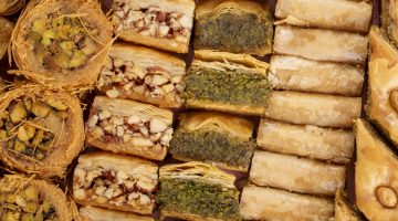 تفسير حلم أكل الحلويات مع الأقارب للمتزوجة