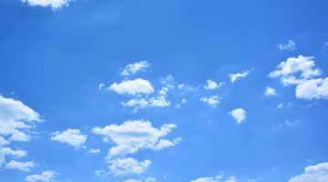 تفسير حلم رؤية السماء الزرقاء والسحب البيضاء