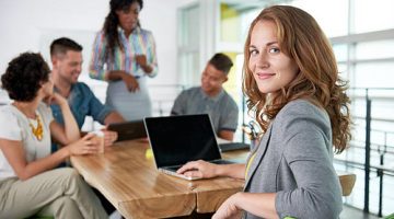 تهنئة عيد ميلاد صديقتي بالعامية مضحكة 