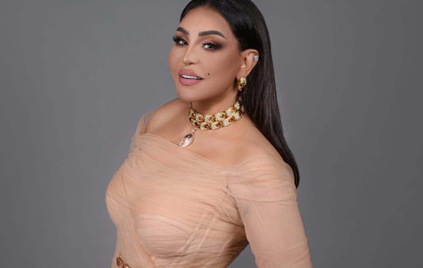 كيف اتواصل مع الفنانة أحلام