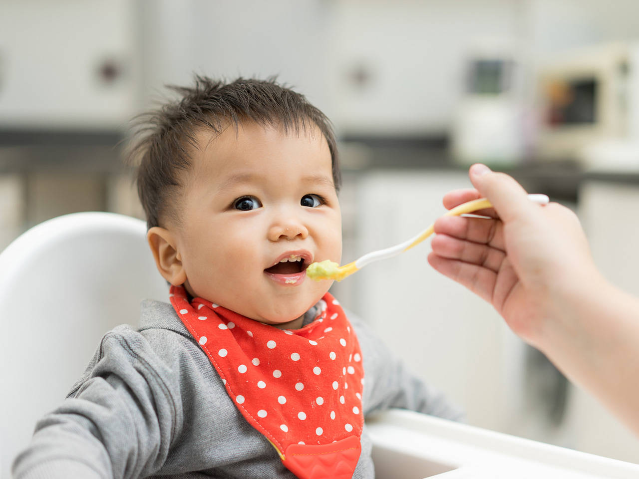 ما تفسير تبول الطفل على ملابسي في المنام