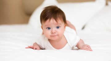 سقوط الطفل على رأسه من الأمام