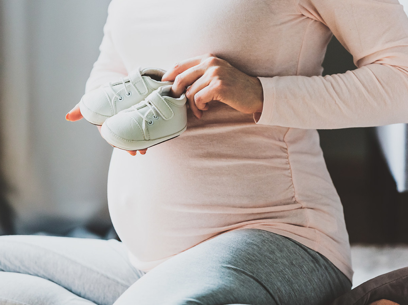 ألم أسفل الظهر بعد العلاقة الزوجية من علامات الحمل