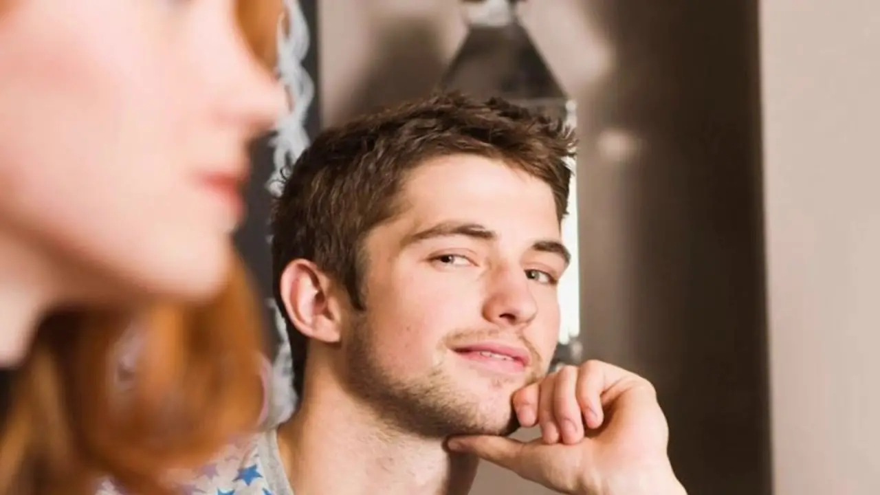 كيف أعرف أنه يفكر بي ويشتاق لي