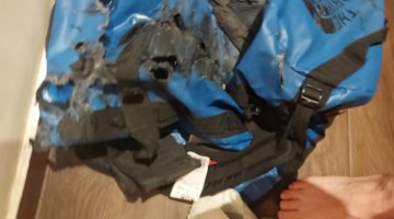 رؤية شخص أعرفه يرتدي ملابس ممزقة في المنام