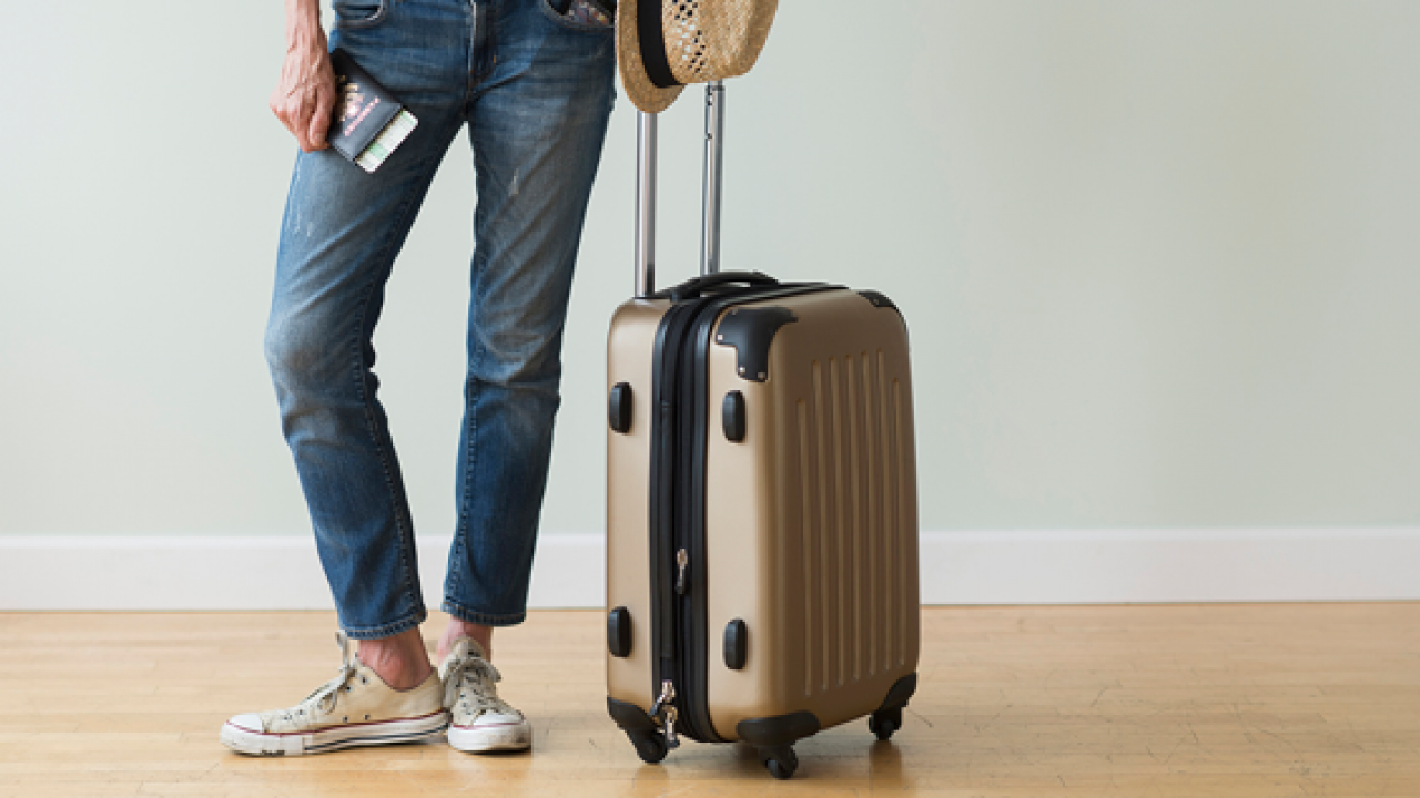 تفسير حلم تجهيز شنطة السفر مع الميت