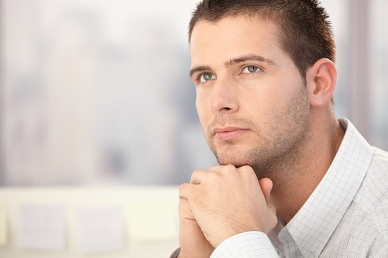 هل الرجل الشكاك يحب زوجته