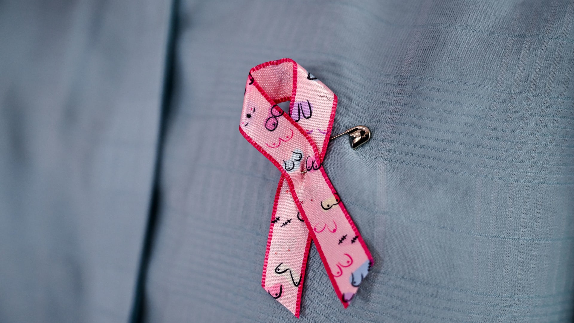 تفسير حلم عصر الثدي للمتزوجة