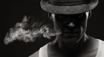 رؤية شخص يدخن في المنام وهو لا يدخن